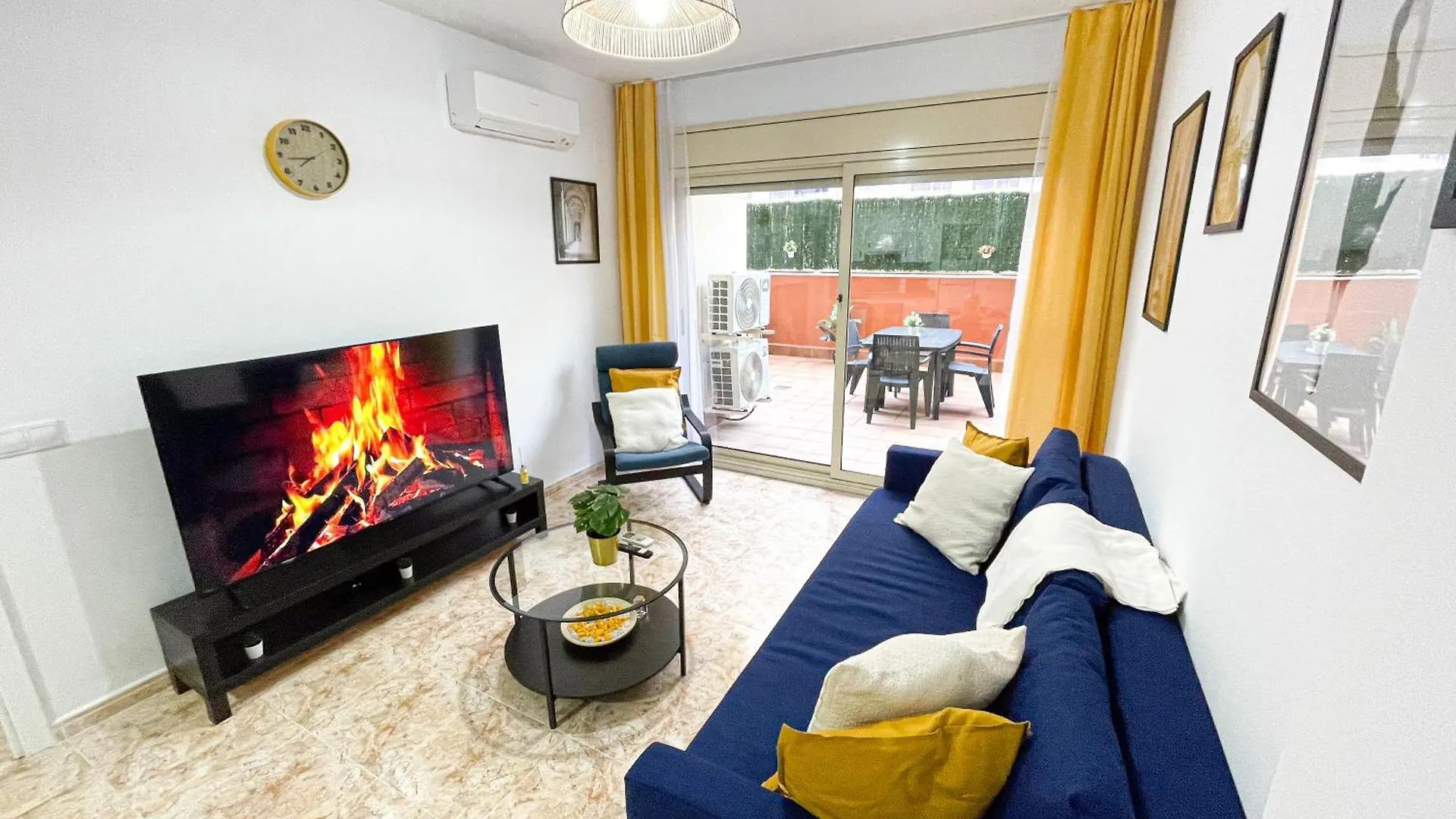 Yellow Apartment Lloret location